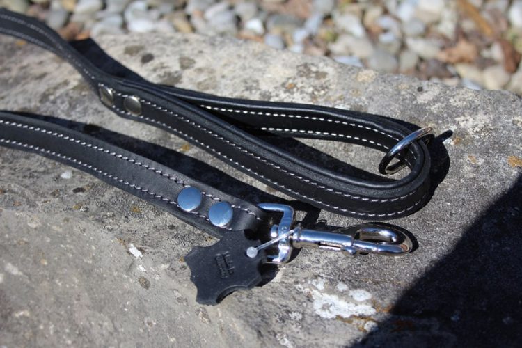 Hundeleine große Hunde Leder 1m schwarz vergrößerter Auschnitt