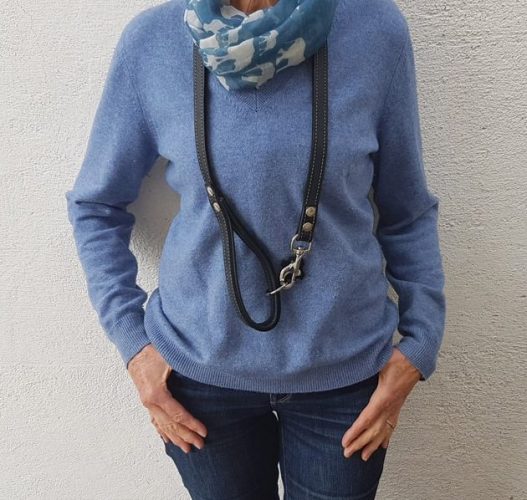 Hundeleine große Hunde Leder 1m schwarz umgehängt